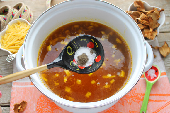 суп с сушеными грибами, картошкой и вермишелью рецепт фото 11